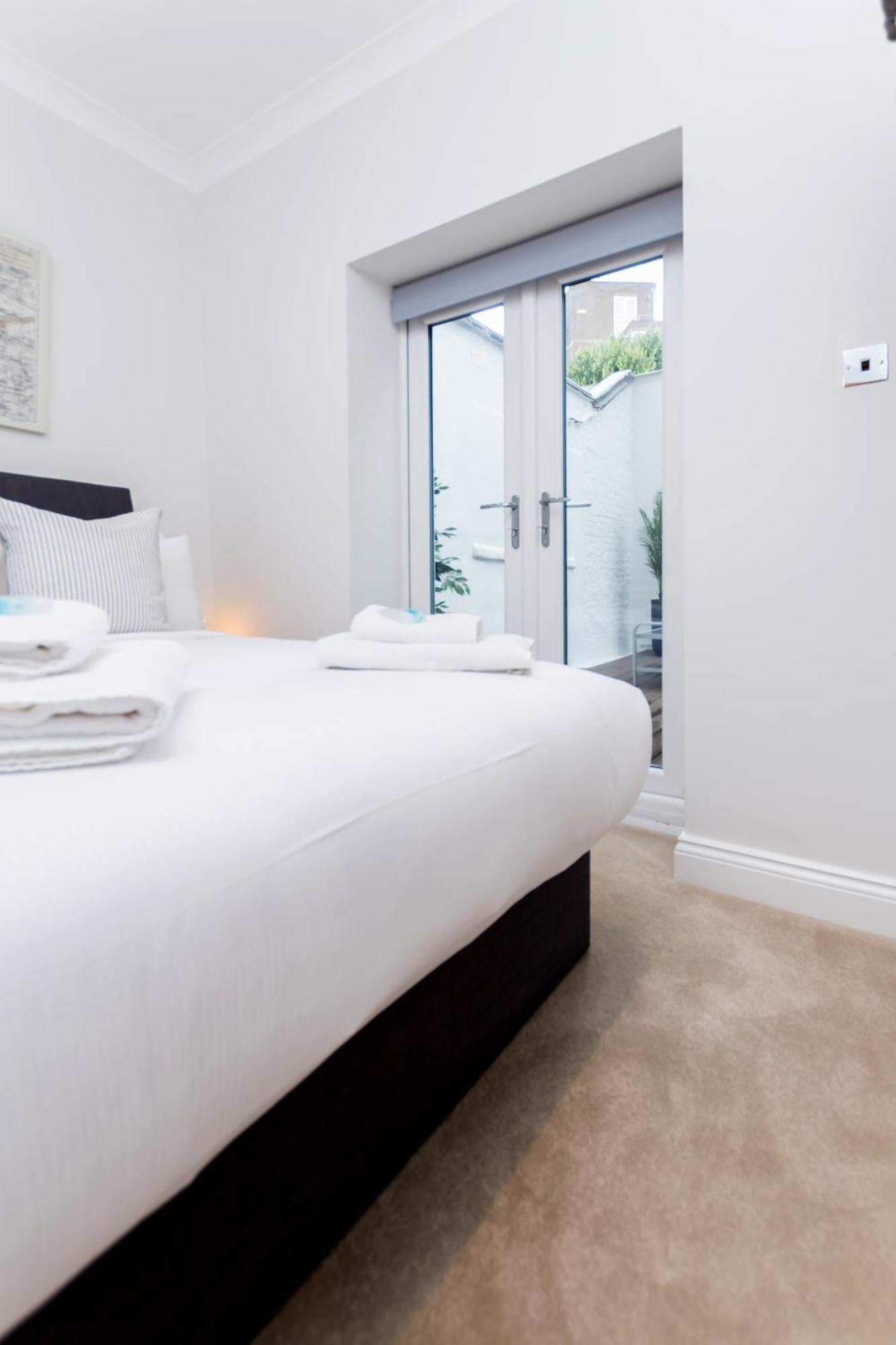 Vibrant 1br Apt Wprivate Decked Garden, Fast Wifi Appartamento