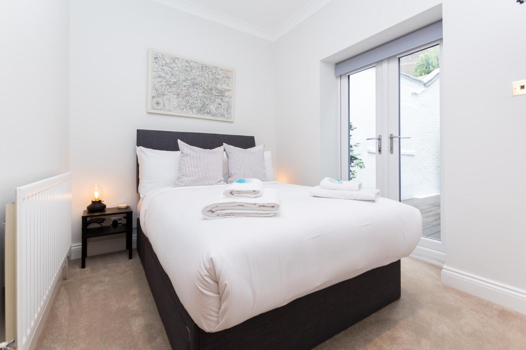 Vibrant 1br Apt Wprivate Decked Garden, Fast Wifi Londra